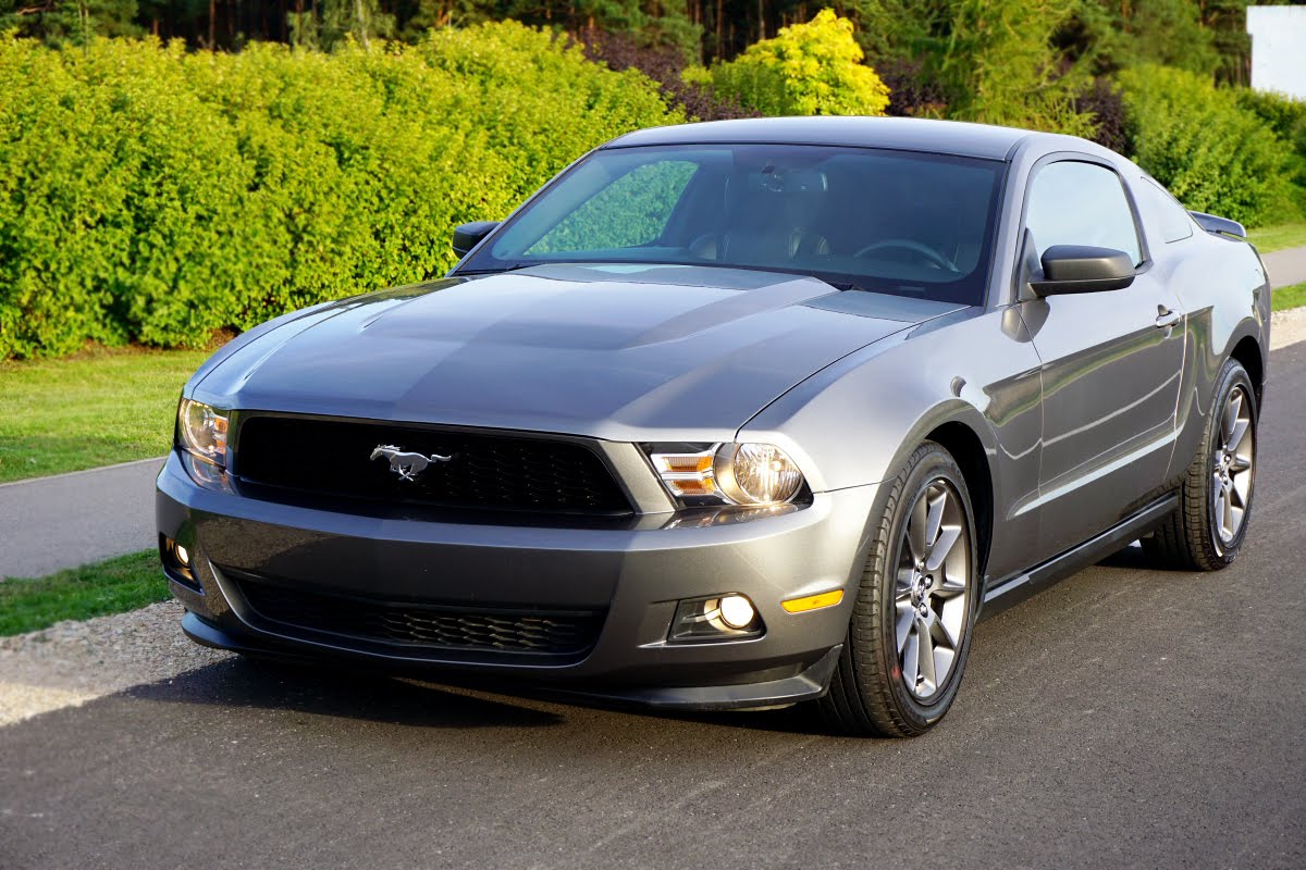 Ford Mustang v 2009