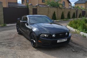 Ford Mustang 2012 черный