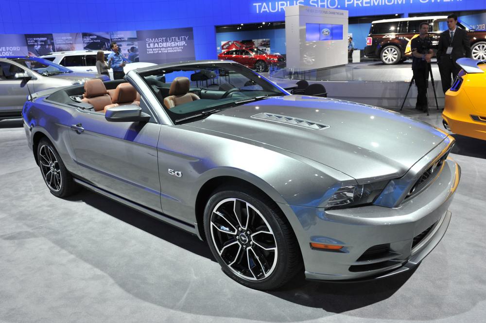 Ford-Mustang-Convertible-2013-1.jpg