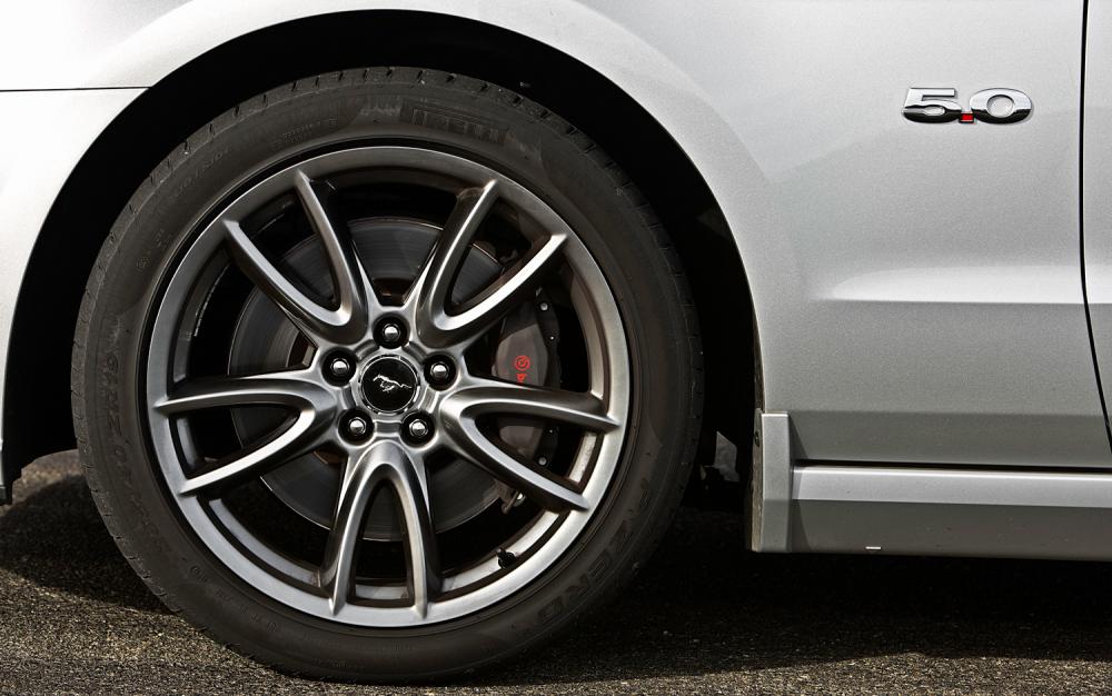 2013-Ford-Mustang-GT-Track-Pack-front-wheel.jpg