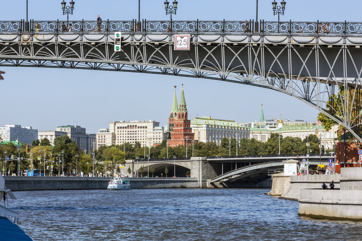 Клубная встреча в формате обеда на речном корабле